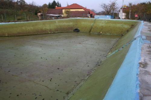 Stav po&nbsp;vypuštění vody.