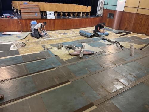 Rekonstrukce podlah v kinosálu KD
