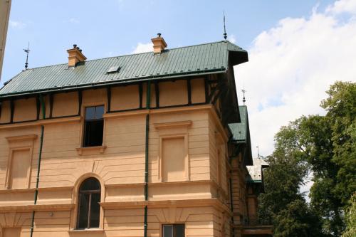 Opravy a nátěr střechy budovy obecního úřadu