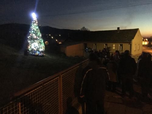 Rozsvícení vánočního stromu na hlavní křižovatce 4.12.2019